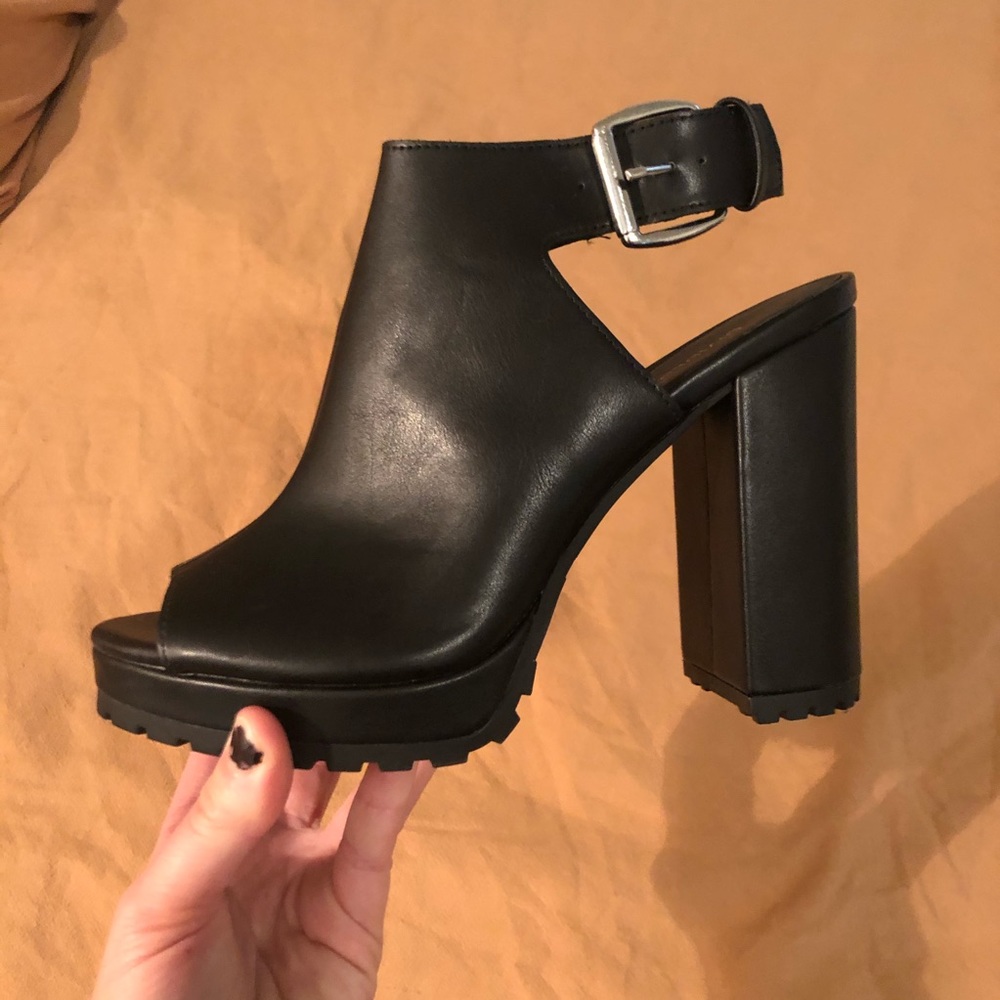 ⭐️SOLD⭐️ Black Peep Toe Heeled Booties